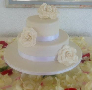 2 tier 2 roses